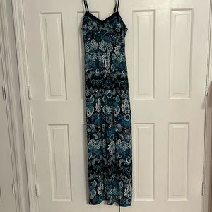 Excellent used condition, floral print, wide leg jumpsuit. Cute and flattering.